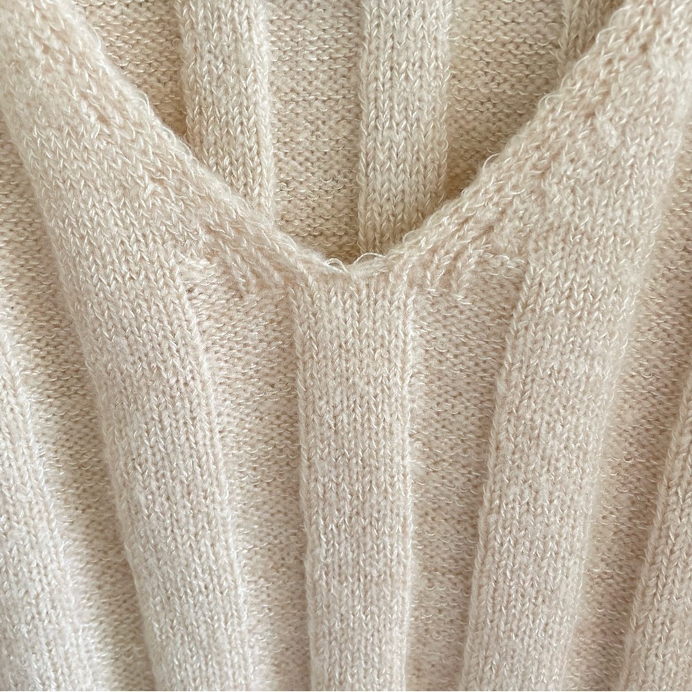Molly Green Trinity V-Neck Cropped Sweater Cream Size Large - Picture 3 of 10